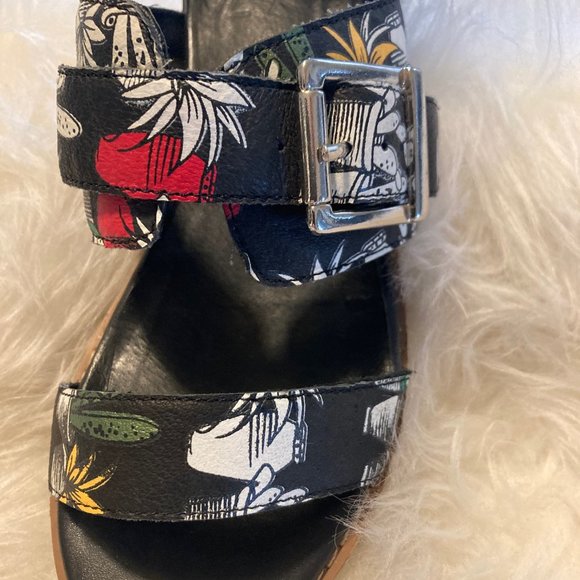 YES Buckled Cactus Print sandals, Size 7 - Picture 6 of 7